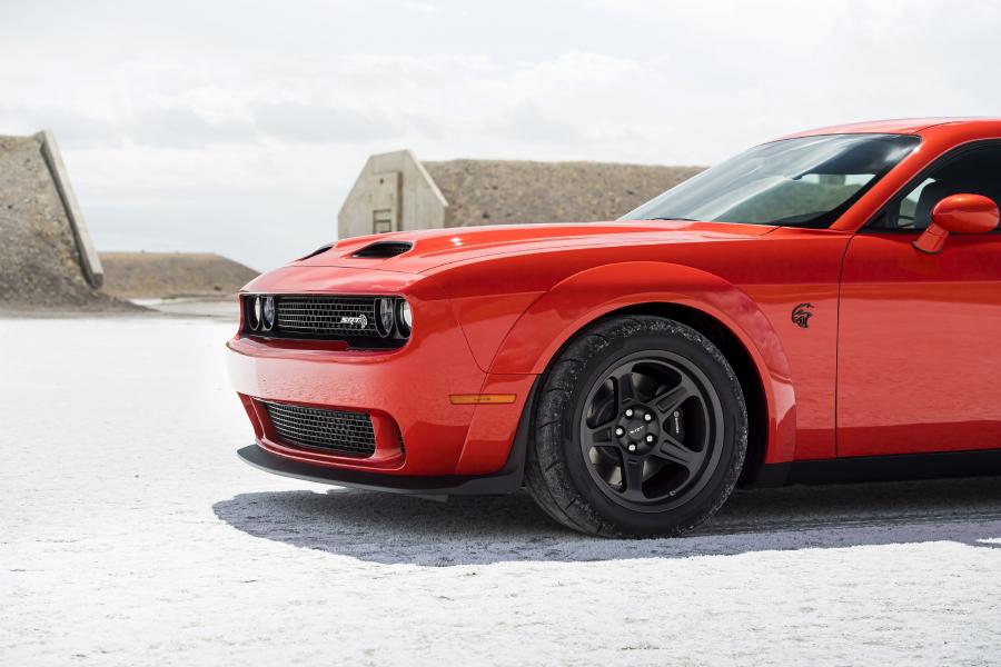 Детали экстерьера Dodge Challenger SRT Super Stock (LC) 2020 года  (фото 16 из 44)